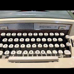 ロイヤル製　タイプライター　レトロの画像