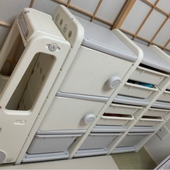 
バス型おもちゃ収納棚の画像