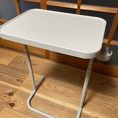 IKEA サイドデスク　パソコンデスクの画像