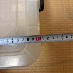 透明の衣類ケースの画像