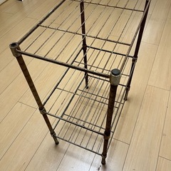 少し錆びているラックです。
の画像