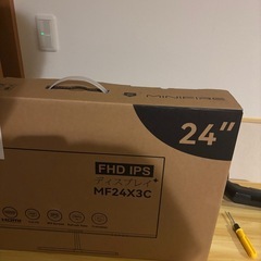 24インチ 大型ディスプレイの画像