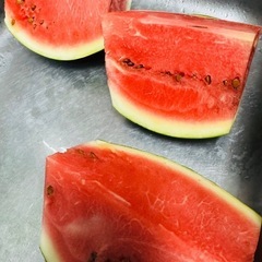 🍉すいか　スイカ　西瓜　スイカ割り　半分カット可600円の画像