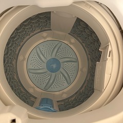 折り畳みベッド　と洗濯機
の画像