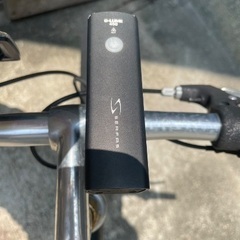 27インチの女性用の自転車とライトの画像