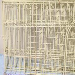 Amazon購入 猫小屋 2階建て 扉付き 新品 未使用品 あげますの画像