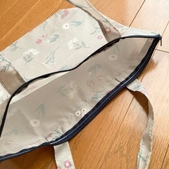 【あげます】ナイロントートバッグ　ジップ付き　花柄の画像