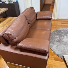 お部屋が一気にお洒落になるレザーソファーの画像