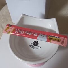 猫耳が可愛い！マルカン猫用食器の画像