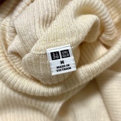 タートルネック　アイボリー　クリーム レディースの画像
