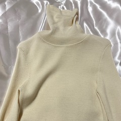 タートルネック　アイボリー　クリーム レディースの画像