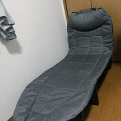折りたたみ式キャンプベッドの画像