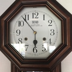 SEIKOの壁掛け時計の画像