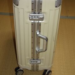 旅行大型スーツケースの画像