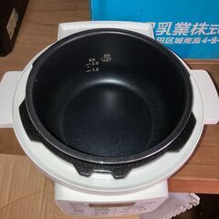 【お届け致します】炊飯も可 アイリスオーヤマ 電気圧力鍋 圧力鍋 2.2L 2WAYタイプ グリル鍋 6種類自動メニュー ホワイト PC-MA2-Wの画像