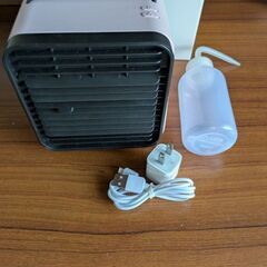 ピンクの卓上扇風機の画像