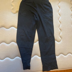 黒のLサイズパンツの画像