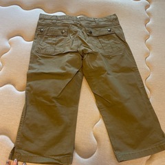 COMME CA ISM カーキ クロップドパンツの画像