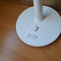リビング扇風機　メガ式　30㎝　ホワイトの画像