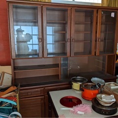 優先者います。あげます‼️大型家具クローゼット•食器棚の画像