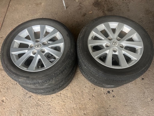トヨタ純正ホイール　ノーマルタイヤ付き