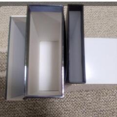 CDと空き箱の画像