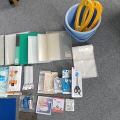 ダイソーグッズ、試供品、文房具セット（未使用もあり）の画像