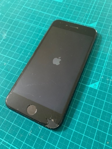  iPhone se 第二世代　64GB 前面液晶背面ガラス割れ