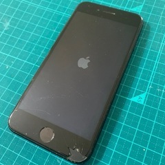  iPhone se 第二世代　64GB 前面液晶背面ガラス割れの画像