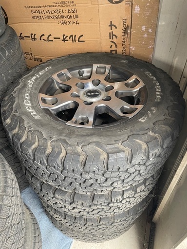 ハイエース用タイヤ➕ホイール