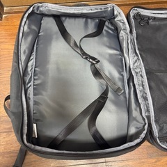 ムスタッシュ リュック 撥水 拡張機能 黒 44L/52L バックパックの画像
