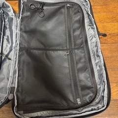 ムスタッシュ リュック 撥水 拡張機能 黒 44L/52L バックパックの画像