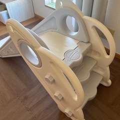 子供用滑り台の画像