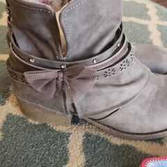 ✨本日中来れる方。22、5cm ￥500ブーツ👢&とスペアグラフの画像