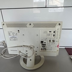 中販紅　【Week】 SHARPシャープ株式会社 AQUOS液晶テレビ19型白　LC-19K40 2016年　現状渡し　08-15-01 の画像
