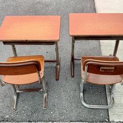 学校の机と椅子！各400円の画像