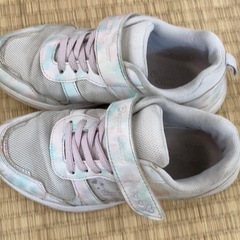 19.0と20.0女の子スニーカーの画像