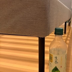 クイーンサイズベッドフレームの画像