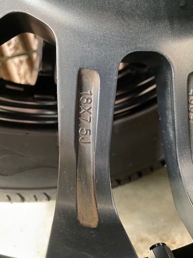値下げしました　200系ハイエース18インチ225\50R18C 4本セットタイヤ溝有