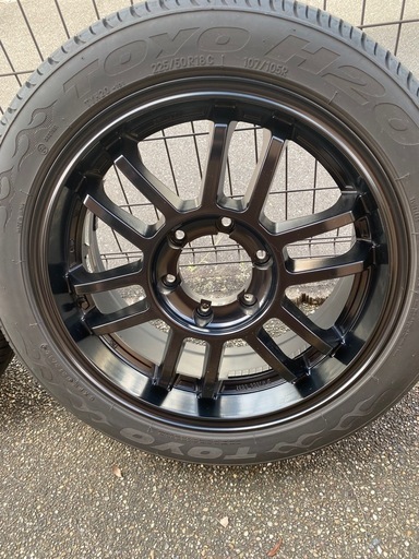 値下げしました　200系ハイエース18インチ225\50R18C 4本セットタイヤ溝有