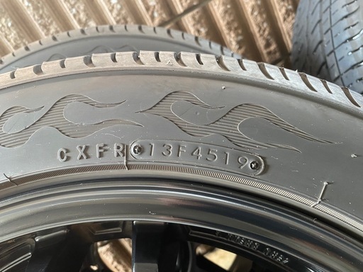 値下げしました　200系ハイエース18インチ225\50R18C 4本セットタイヤ溝有