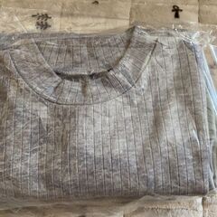【お買い得】長袖Tシャツ＆タートルネック 2枚セット【未使用含む】の画像