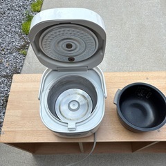 シャープ3合炊きマイコン炊飯ジャーの画像