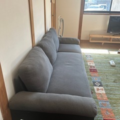 【引き取り歓迎】三人掛けソファの画像