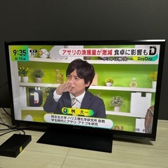 テレビ40インチ&外付けハードディスクの画像