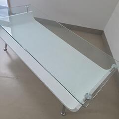 【配送無料】ガラスのローテーブル✨　7831の画像