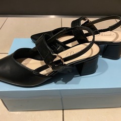 新品レディースベルトシュールパンプスの画像