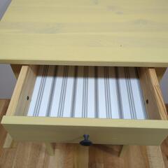イケア製サイドテーブル（Hemnes）の画像