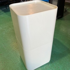 【Kartell/イタリア製ブランド家具】キャビネット　カルテル　デザイナーズ　収納家具　収納棚　インテリア　オシャレ家具　雑貨　おしゃれ　お洒落　モダン　棚　スクエア　引き戸【37.7×37.7高75.2】の画像