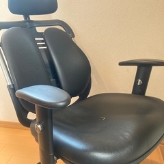 リクライニング機能付きデスクチェアの画像